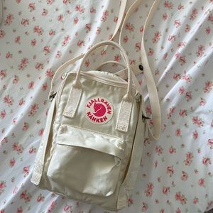 FJALLRAVEN Kanken Sling Bag In Light Oak